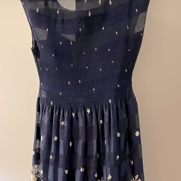 Gorgeous Max Studio Dress - Picture 4 of 6